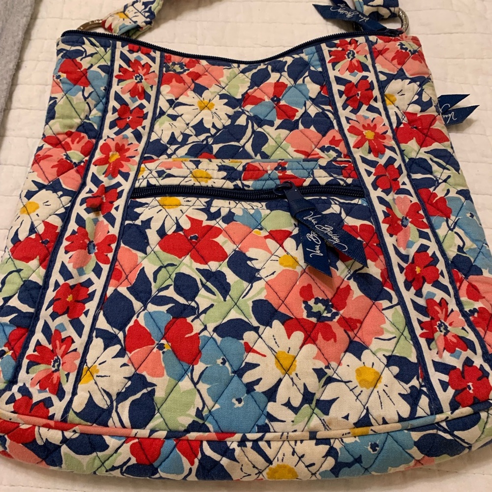 Vera Bradley crossbody. Good condition. Multi colors